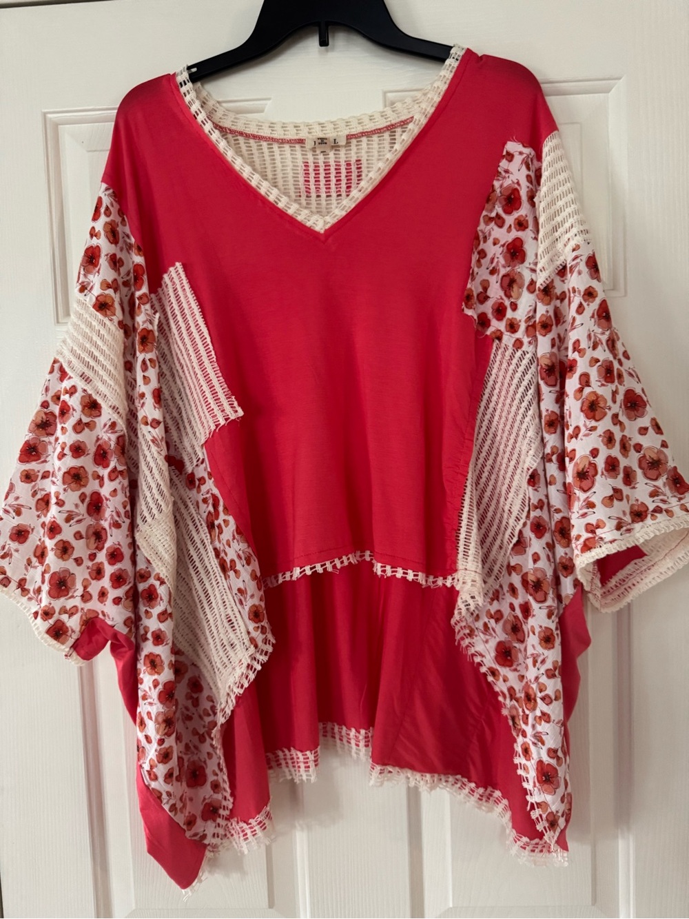 POL Coral-Pink Floral V-Neck Tunic with Crochet Trim NWOT - Picture 1 of 3